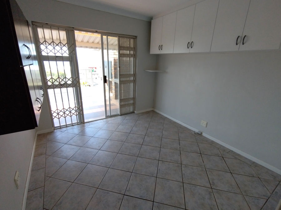 7 Bedroom Property for Sale in Wavecrest Eastern Cape